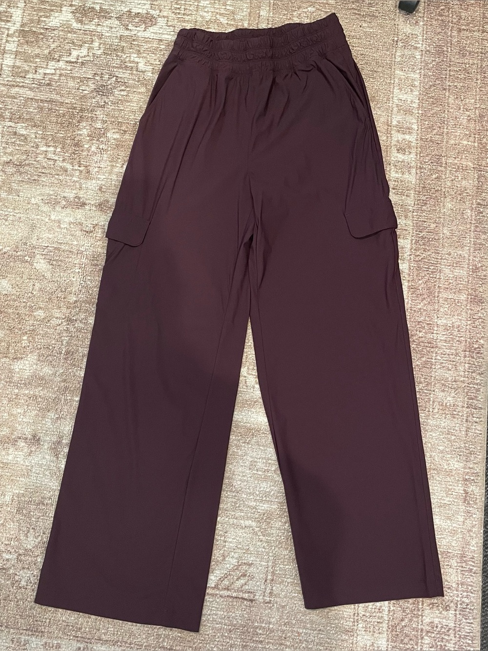 🌟OLD NAVY🌟Wide-Leg Cargo Pants in Deep Plum, Small